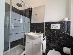 Ένα μπάνιο στο Catullo Stay Near The Airport +19 φωτογραφίες