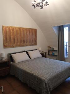 A bed or beds in a room at Il Trifoglio: sobrio ed accogliente trilocale