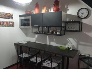 A kitchen or kitchenette at Il Trifoglio: sobrio ed accogliente trilocale