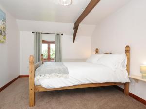 a bedroom with a bed and a window at West Lee in Bude