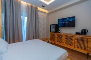 Μια τηλεόραση ή/και κέντρο ψυχαγωγίας στο Hotel Jezerca Theth
