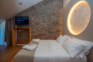 Ένα ή περισσότερα κρεβάτια σε δωμάτιο στο Hotel Jezerca Theth