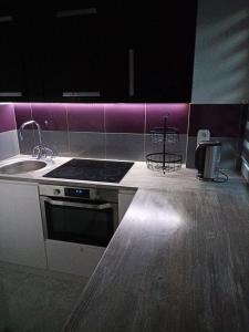 Kuchyň nebo kuchyňský kout v ubytování Apartament Nice2Be