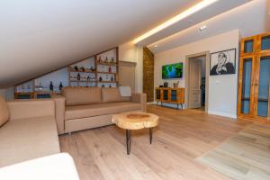 Μια τηλεόραση ή/και κέντρο ψυχαγωγίας στο Hotel Jezerca Theth