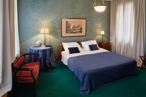 Ένα ή περισσότερα κρεβάτια σε δωμάτιο στο Albergo Cappello