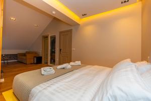 Ένα ή περισσότερα κρεβάτια σε δωμάτιο στο Hotel Jezerca Theth