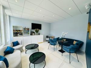 Ruang duduk di Kyriad Saumur Hyper Centre Hôtel, Appartements, Séminaires et SPA soins Sothys Paris