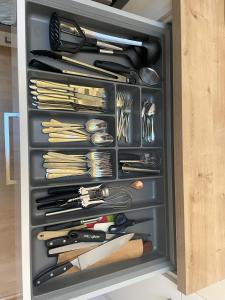 a drawer full of utensils in a kitchen at Julian's flat ruhig und zentral Kongress-Graz in Graz
