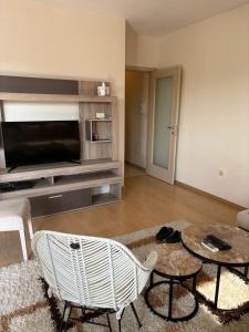 Televisyen dan/atau pusat hiburan di Apartment Ana