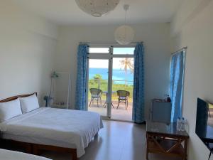 Postel nebo postele na pokoji v ubytování 春夏秋冬海景民宿Ocean View Motel