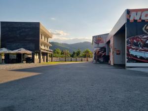 Photo de la galerie de l'établissement Cataleya House, à Oeşti-Pămînteni 48 autres photos