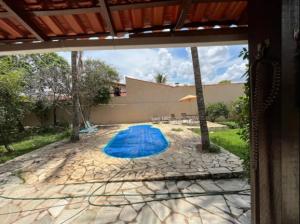 a view of a swimming pool with a blue object at casa cachoeira in Brasília