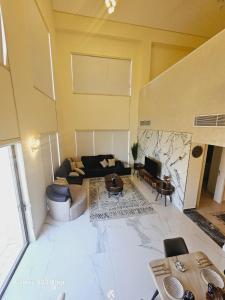 Posezení v ubytování B36 Loft Apartment Samarah Resort