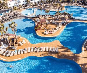 The swimming pool at or close to Casa del Mar Air-conditioned Apartment with Swimming Pools - Corralejo Playa