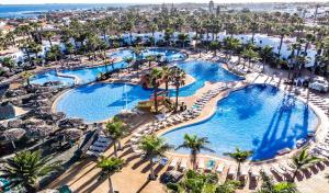 The swimming pool at or close to Casa del Mar Air-conditioned Apartment with Swimming Pools - Corralejo Playa