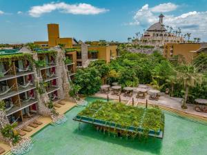Bazén v ubytování Hotel Xcaret Mexico All Parks All Fun Inclusive nebo v jeho okolí