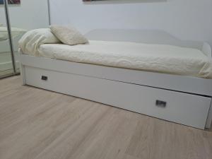 Łóżko lub łóżka w pokoju w obiekcie Apartamento Romero Garden B