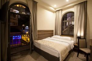 Кровать или кровати в номере Old Meidan Tbilisi By Urban Hotels