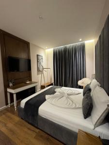 Postel nebo postele na pokoji v ubytování Arberia Palace Hotel