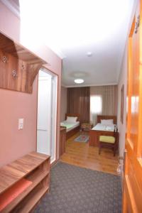 库塔伊西Hotel Nikea Paradiso的相册照片