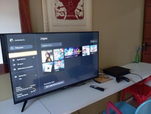 TV a/nebo společenská místnost v ubytování Tamboleiros Hotel & Hostel