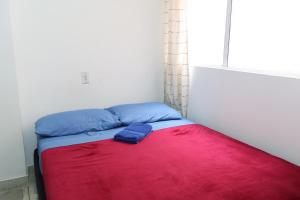 Postel nebo postele na pokoji v ubytování Living Poblado Manila 3028 Habitación Doble + 3 fotografie