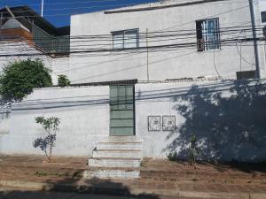 Το κτήριο όπου στεγάζεται  το δωμάτιο σε οικογενειακή κατοικία +2 φωτογραφίες