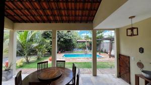 a dining room with a table and chairs and a pool at Casa Movimento in Prea