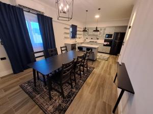 Kuchyň nebo kuchyňský kout v ubytování Luxurious apartment + 4 fotografie