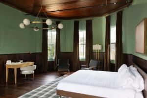 Ένα ή περισσότερα κρεβάτια σε δωμάτιο στο Hotel Klaus