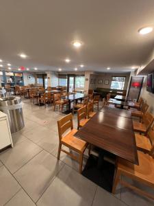 a dining room with wooden tables and chairs at Country Inn & Suites by Radisson, Pigeon Forge South, TN in Pigeon Forge
