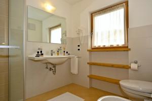 Kúpeľňa v ubytovaní Residence Ciasa Mirasas
