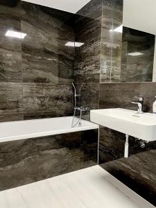 Et badeværelse på Eurovea riverside luxury condo