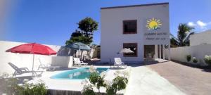 Bazén v ubytování Hostel Summer Praia do Sol nebo v jeho okolí