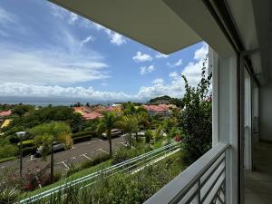 Uma varanda ou terraço em Charmant studio vue mer imprenable, proche plage