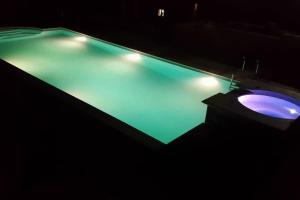 Bazén v ubytování Oasi delle Querce Luxury Home nebo v jeho okolí