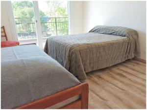 En eller flere senge i et værelse på Twin Fin surf houses Serrano a 4 cuadras de la playa