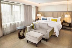 Voodi või voodid majutusasutuse The Alexander, a Luxury Collection Hotel, Yerevan toas