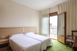 Posteľ alebo postele v izbe v ubytovaní Hotel Cal Piteu