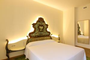 Posteľ alebo postele v izbe v ubytovaní Hotel Cal Piteu