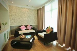 Ein Sitzbereich in der Unterkunft A-Te Chumphon Hotel - SHA Plus