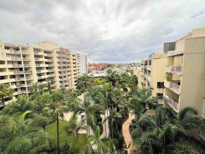 an aerial view of palm trees and buildings at Spacious Apt with pool & parking in Brisbane