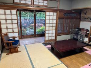 Postel nebo postele na pokoji v ubytování 一日限定一組の古民家の宿なんでもん
