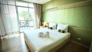 Ein Bett oder Betten in einem Zimmer der Unterkunft A-Te Chumphon Hotel - SHA Plus