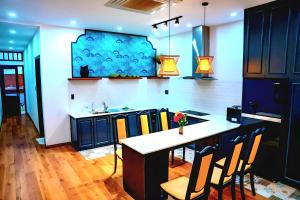 Η κουζίνα ή μικρή κουζίνα στο The Moon Town Homestay Hoian