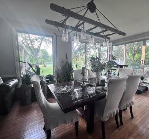 Ruang duduk di Niagara River Estate