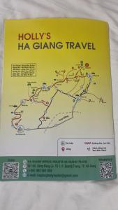 ハザンにあるHolly's Hostel Ha Giang B&Bのフエ・ワ・ギャング旅行地図書