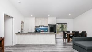 Kuchyň nebo kuchyňský kout v ubytování Boab Boat n Bush Getaway