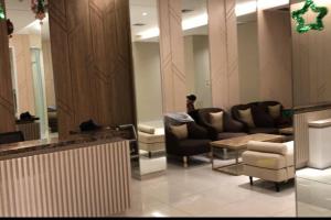 a lobby with couches and chairs and a table at 2BR Podomoro Golf View Cimanggis with Netflix near exit Toll Jagorawi in Tjikuda Tiga