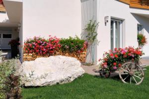 Vonkajšia záhrada v ubytovaní Residence Ciasa Mirasas